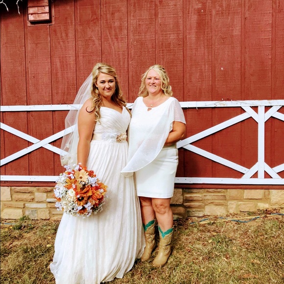 Meet your Posher, Melissa - Picture 2 of 5